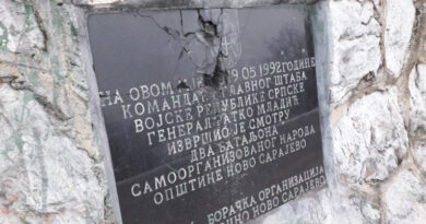 Sarajevo:Na Vracama razbijena spomen ploča Ratku Mladiću